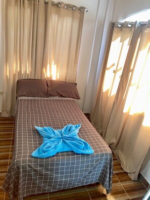 2 bedrooms, internet, bed sheets