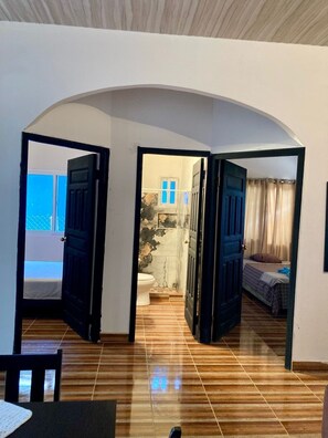 2 bedrooms, internet, bed sheets - JOY & PEACE HOUSE come to enjoy our brand new house . (Tela)