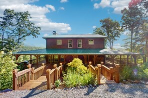 Exterior - Charming cabin with stunning mountain views, wood-burning fireplace, and wifi (Ellijay)