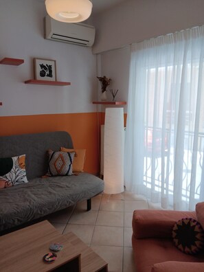 Living area - Cozy 1-Bedroom Apartment with Garden Patio | 2 min to Metro | Central Athens (Athina)