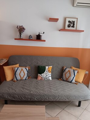 Living area - Cozy 1-Bedroom Apartment with Garden Patio | 2 min to Metro | Central Athens (Athina)