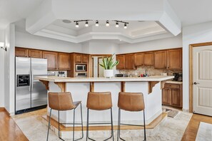 Fridge, microwave, oven, stovetop - Blue River Escape | Hot Tub, Views & Game Room (Blue River)