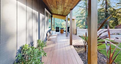 Updated home w/ bocce ball court, large yard, deck & grill - Russian River views