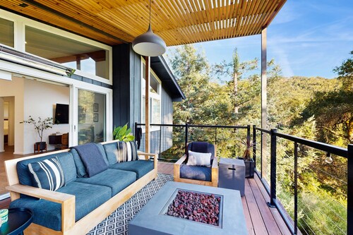 Updated home w/ bocce ball court, large yard, deck & grill - Russian River views