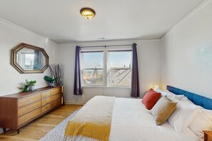 2 bedrooms, iron/ironing board, internet, bed sheets