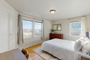 2 bedrooms, iron/ironing board, internet, bed sheets