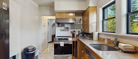 Refrigerador, microondas, horno y parrilla de estufa