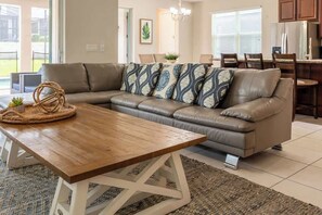 Een televisie en een kantoor