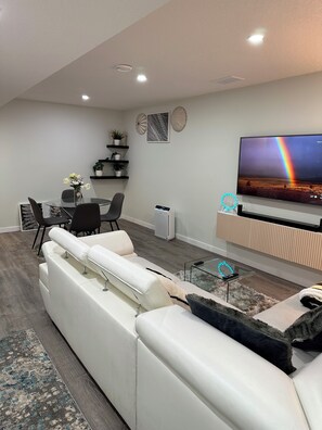 Smart TV, music library, video library, stereo