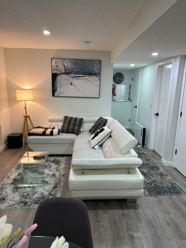 Smart-TV, Musikbibliothek, Videothek, Stereoanlage