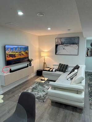 Smart TV, music library, video library, stereo