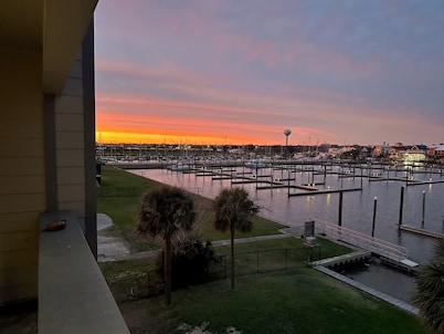 Lake View Condo Workers Escape