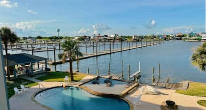 Lake View Condo Workers Escape