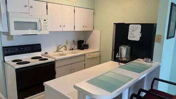 Microondas, horno y parrilla de estufa