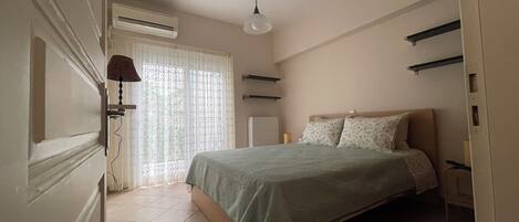 2 quartos, ferros/tábuas de passar roupa, Wi-Fi, roupa de cama