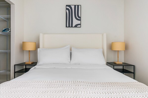 1 habitación, tabla de planchar con plancha, wifi y ropa de cama
