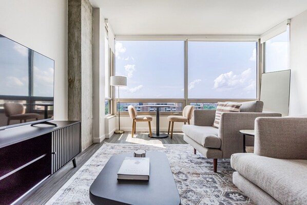 Télévision, chaîne hi-fi