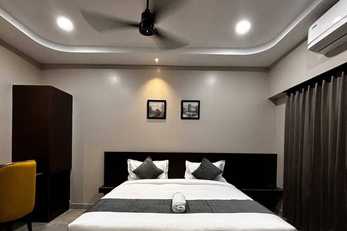 Deluxe Double Room | Free WiFi, bed sheets