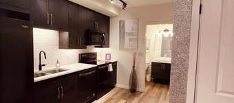 Comfy 2 bedroom 1 bath + parking!