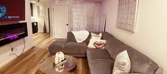 Comfy 2 bedroom 1 bath + parking!