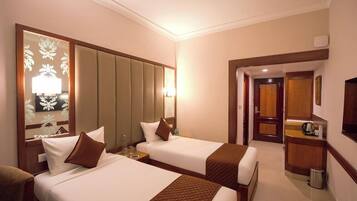 Bureau, fer et planche à repasser, accès au Wi-Fi (inclus)