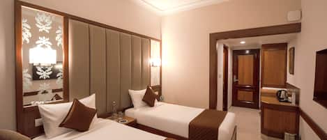 Schreibtisch, Bügeleisen/Bügelbrett, kostenloses WLAN