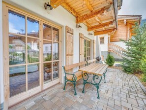Outdoor dining - Alpine gem with sauna between ski resorts (Neukirchen am Großvenediger)