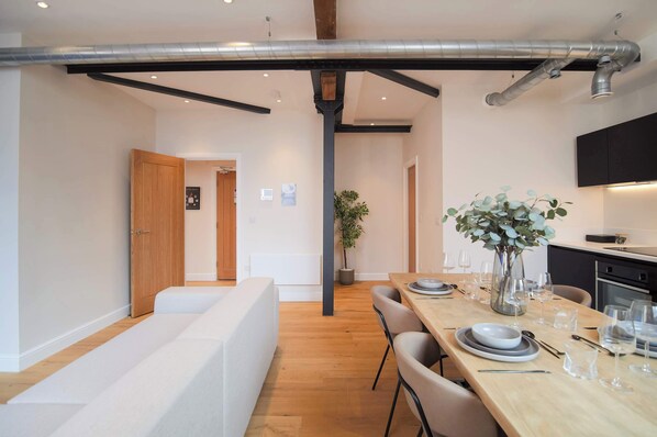 Unclassified image, 1 of 40, button