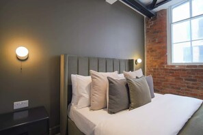 Unclassified image, 5 of 40, button