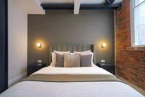 Unclassified image, 3 of 40, button