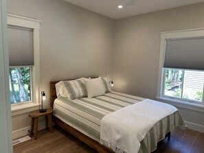 2 bedrooms, travel cot, free WiFi, bed sheets