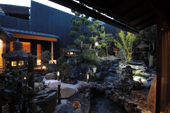 Property grounds - The Tenpō luxury Kyomachiya with outdoor rock bath, garden, and private sauna. (Nishifudatsujicho, Higashikujyo, Minami-ku)