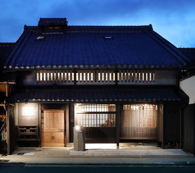 The Tenpō luxury Kyomachiya with outdoor rock bath, garden, and private sauna.