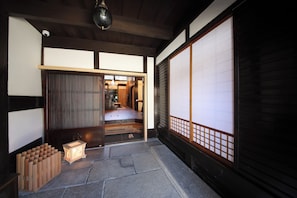 Sauna - The Tenpō luxury Kyomachiya with outdoor rock bath, garden, and private sauna. (Nishifudatsujicho, Higashikujyo, Minami-ku)