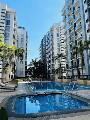 2 piscinas al aire libre