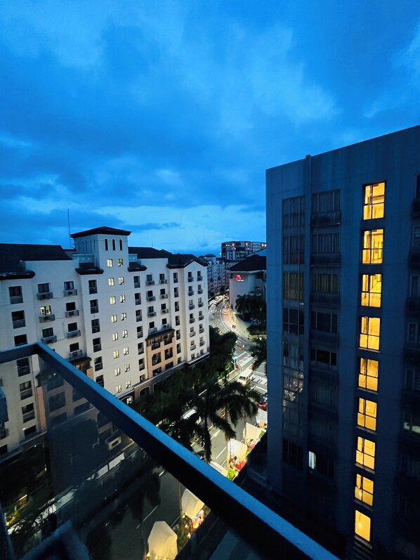 Suite, balkon, uitzicht op stad | Uitzicht vanaf balkon