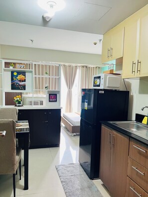 Free WiFi, bed sheets - One Palm Tree Villas (Pasay)