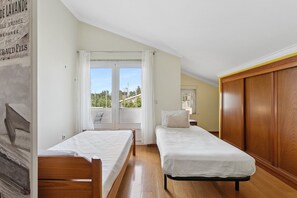 3 bedrooms, iron/ironing board, Internet, bed sheets