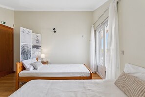 3 habitaciones, tabla de planchar con plancha, internet y ropa de cama 