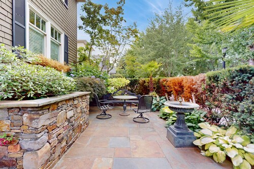 Elegant 4 bedroom Home near Washington Park Arboretum