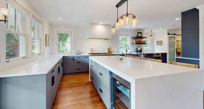 Elegant 4 bedroom Home near Washington Park Arboretum