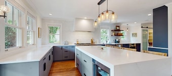 Elegant 4 bedroom Home near Washington Park Arboretum