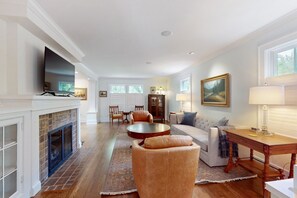 Télévision, cheminée