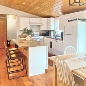Fridge, microwave, oven, stovetop - Cranmore Ski Retreat • Arcade + Firepit + Dogs OK! (Conway)