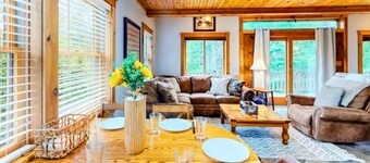 *Green Mountain Haven*/HotTub/ Dog Friendly/ Games