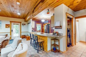 TV, fireplace, table tennis, books