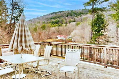 Lakeview Lodge • Hot Tub • Sleeps 16+ • Okemo