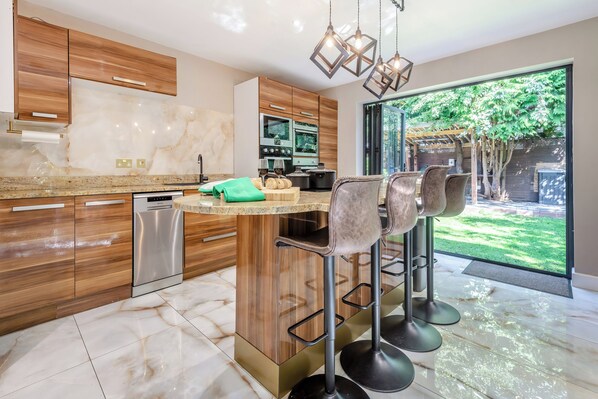 Lave-vaisselle, chaise haute