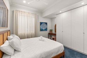 3 bedrooms, desk, iron/ironing board, WiFi