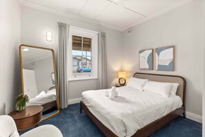 3 bedrooms, desk, iron/ironing board, WiFi